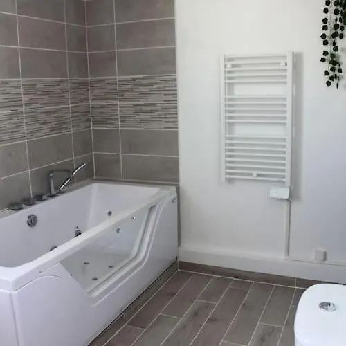 Apartment Apptartement Neuf - Situation Ideale - Balneo - Parking *